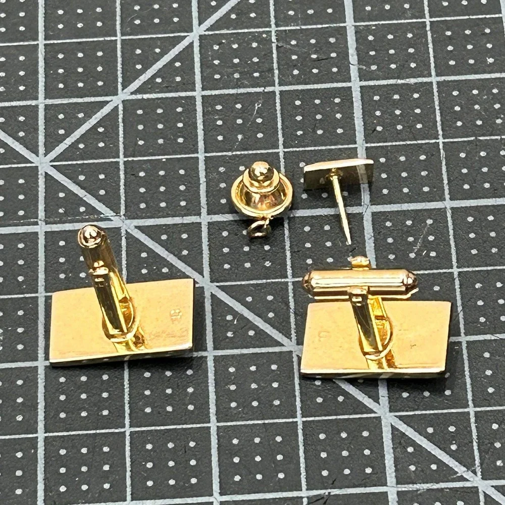 Vintage Hickok USA Mens Gold Tone Brushed Geometric Cufflinks and Tie Tac‎ Set